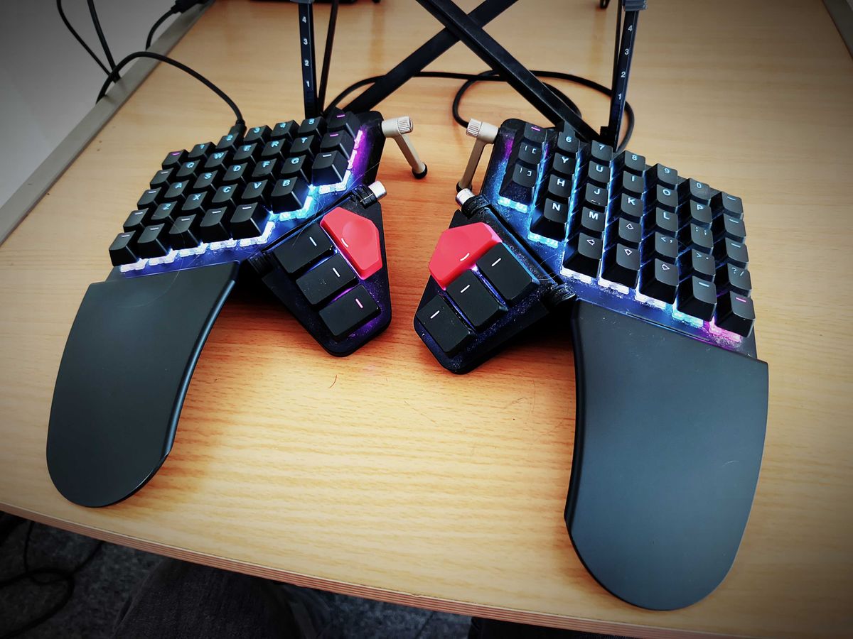 Moonlander MK1 (Black / Full RGB / Letter Keycaps / All